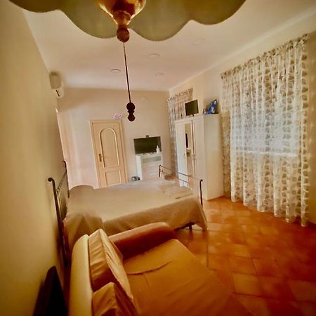Casa Di Nonna Mia Bed & Breakfast Наполи Екстериор снимка