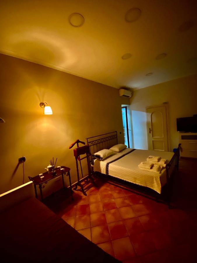Casa Di Nonna Mia Bed & Breakfast Наполи Екстериор снимка